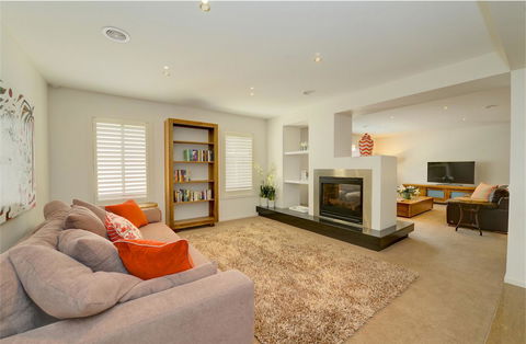 Newington Lakehouse - Accommodation Gladstone 8