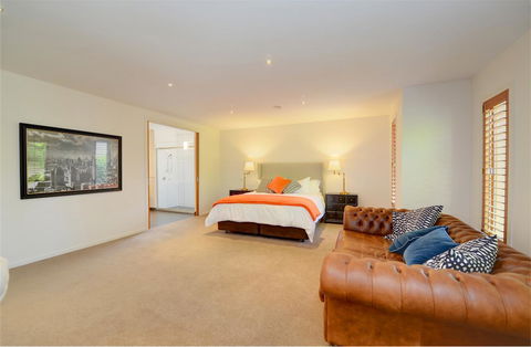 Newington Lakehouse - Accommodation Gladstone 14
