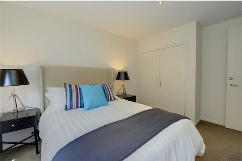 Newington Lakehouse - Accommodation Gladstone 1