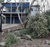 Elevated Holiday House Overlooks Tranquil Wetlands - Accommodation Gladstone