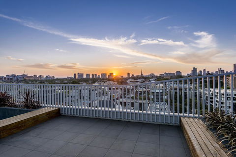 Oaks Melbourne South Yarra Suites - Accommodation Gladstone 6