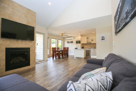 Amber Mist Villa Two - Accommodation Gladstone 20
