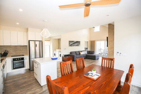 Amber Mist Villa Two - Accommodation Gladstone 15