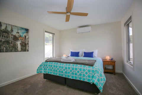 Amber Mist Villa Two - Accommodation Gladstone 6