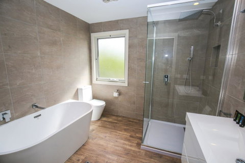Amber Mist Villa Two - Accommodation Gladstone 3