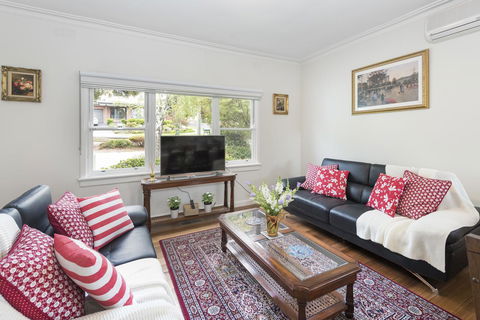 Hillside House - Accommodation Gladstone 3