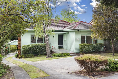 Hillside House - Accommodation Gladstone 0