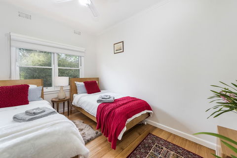 Hillside House - Accommodation Gladstone 5