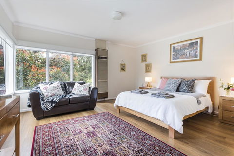 Hillside House - Accommodation Gladstone 4