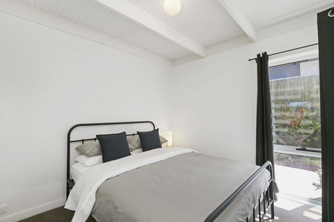 Mysa Anglesea Sleeps 7 WiFi SmartTV Cafes Shops - Accommodation Gladstone 8