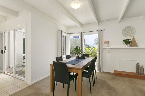 Mysa Anglesea Sleeps 7 WiFi SmartTV Cafes Shops - Accommodation Gladstone 9