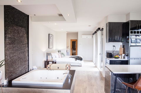 Polperro Villas - Accommodation Gladstone 8