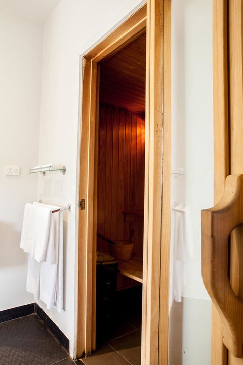 Polperro Villas - Accommodation Gladstone 2