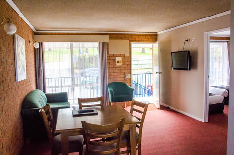 Blue Whale Motor Inn & Apartments - Accommodation Gladstone 2