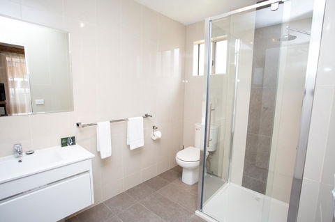 Blue Whale Motor Inn & Apartments - Accommodation Gladstone 11