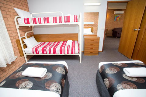 Blue Whale Motor Inn & Apartments - Accommodation Gladstone 14