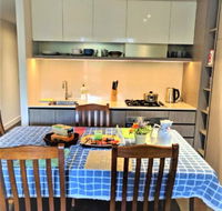 Camberwell Burke Road Apartment - Accommodation Gladstone
