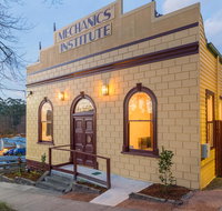 The Old Mechanics - Accommodation Gladstone