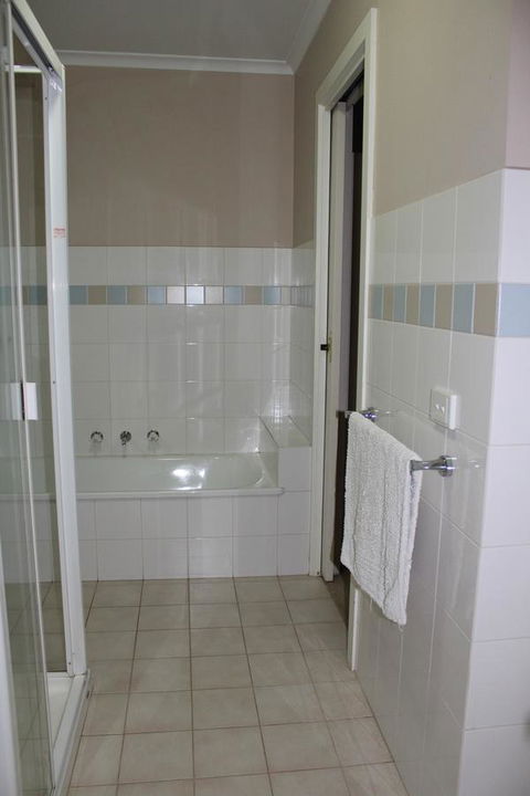 Australian Home Away @ Box Hill 2 Bedroom - Accommodation Gladstone 11