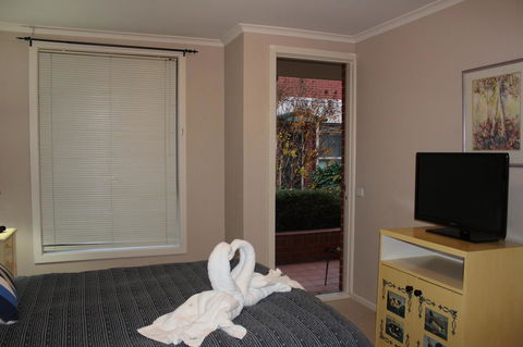 Australian Home Away @ Box Hill 2 Bedroom - Accommodation Gladstone 3