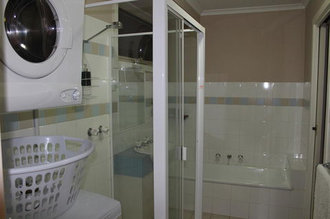 Australian Home Away @ Box Hill 2 Bedroom - Accommodation Gladstone 10