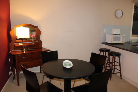 Australian Home Away @ Box Hill 2 Bedroom - Accommodation Gladstone 9