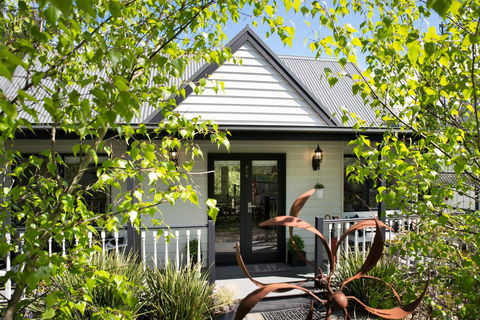 Cottage 4A - Accommodation Gladstone 1