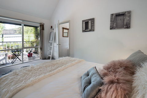Cottage 4A - Accommodation Gladstone 2