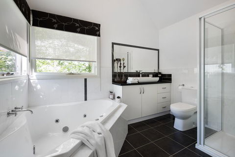 Cottage 4A - Accommodation Gladstone 8