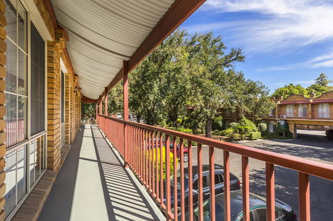 Cathedral Motor Inn - Accommodation Gladstone 6