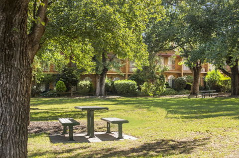 Cathedral Motor Inn - Accommodation Gladstone 5