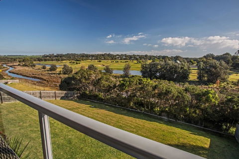 Saltwater Breeze Retreat - Accommodation Gladstone 8