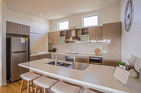 Saltwater Breeze Retreat - Accommodation Gladstone 2