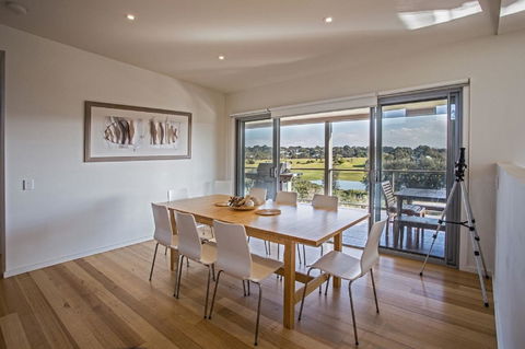 Saltwater Breeze Retreat - Accommodation Gladstone 11