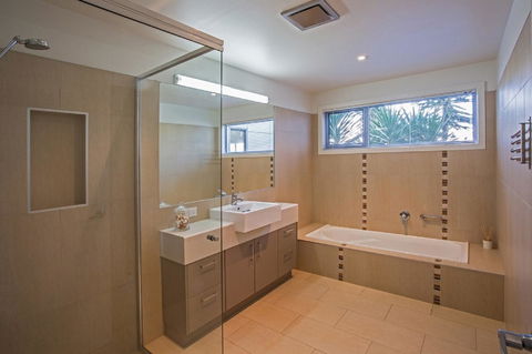 Saltwater Breeze Retreat - Accommodation Gladstone 19