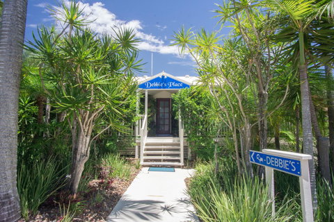 Debbie\'s Place - Accommodation Gladstone 0