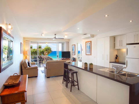 La Mer Sunshine Beachfront - Accommodation Gladstone 3