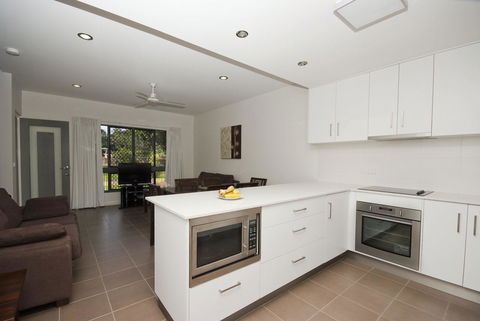 Woodville Beach Townhouse 6 - Accommodation Gladstone 4