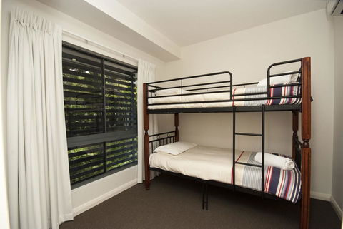 Woodville Beach Townhouse 6 - Accommodation Gladstone 1