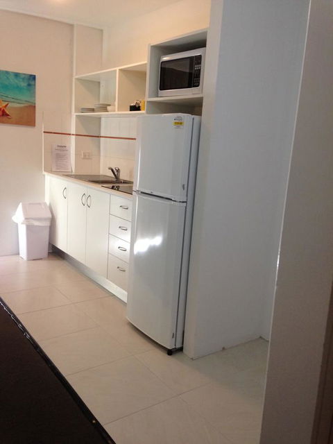 Chez Noosa Resort Motel - Accommodation Gladstone 0