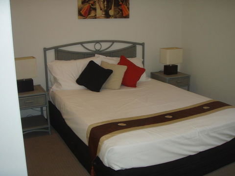Sails On Horseshoe - Accommodation Gladstone 24