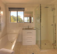 Dolphin Waters - Accommodation Gladstone