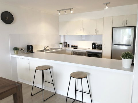 Sunshine Beach Luxe Apartment - Accommodation Gladstone 2
