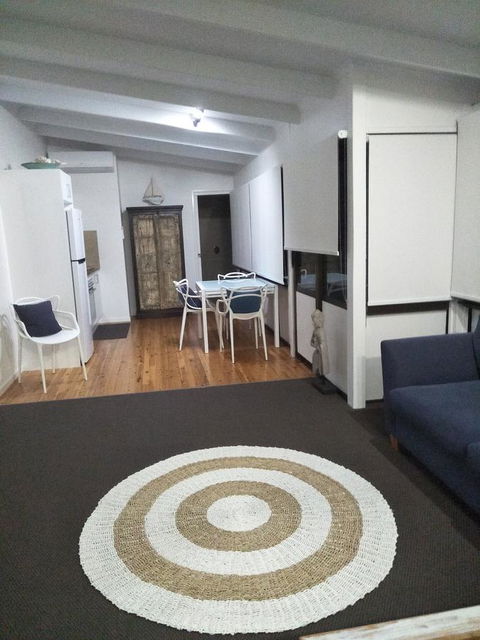 Salty Vibes Retreat - Accommodation Gladstone 2