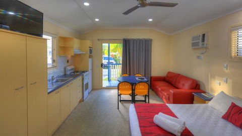 Alex Beach Cabins And Tourist Park - Accommodation Gladstone 23