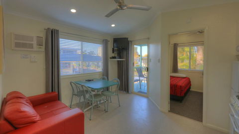 Alex Beach Cabins And Tourist Park - Accommodation Gladstone 32