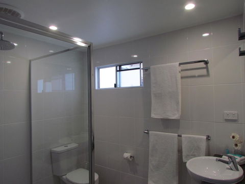 Alex Beach Cabins And Tourist Park - Accommodation Gladstone 1
