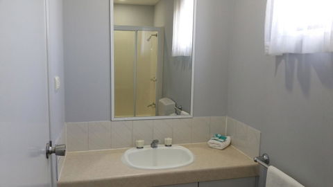 Alex Beach Cabins And Tourist Park - Accommodation Gladstone 2