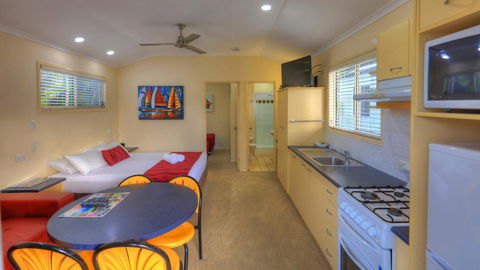Alex Beach Cabins And Tourist Park - Accommodation Gladstone 11