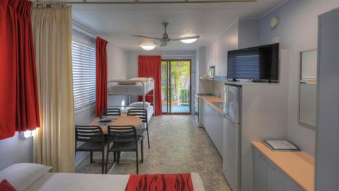 Alex Beach Cabins And Tourist Park - Accommodation Gladstone 33